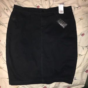 Forever 21+ Black Knee Length Pencil Skirt